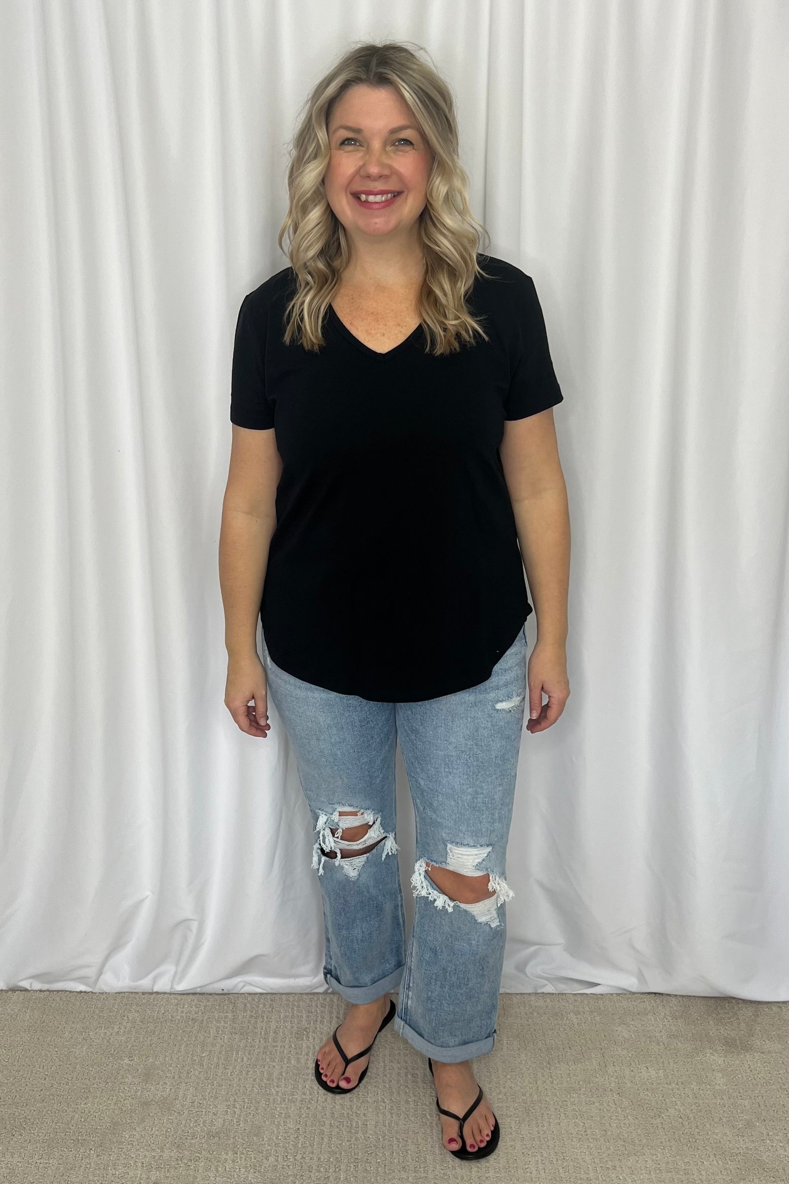 Avalyn V-Neck Tee - Black