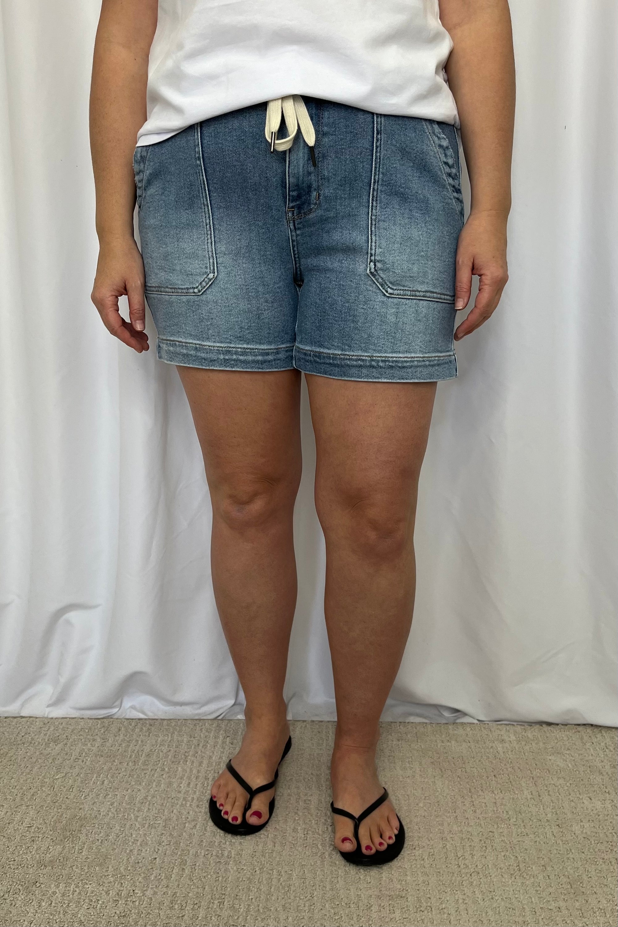 Judy Blue "Marlowe" High Rise Vintage Wash Jogger Shorts - Light Mid Wash