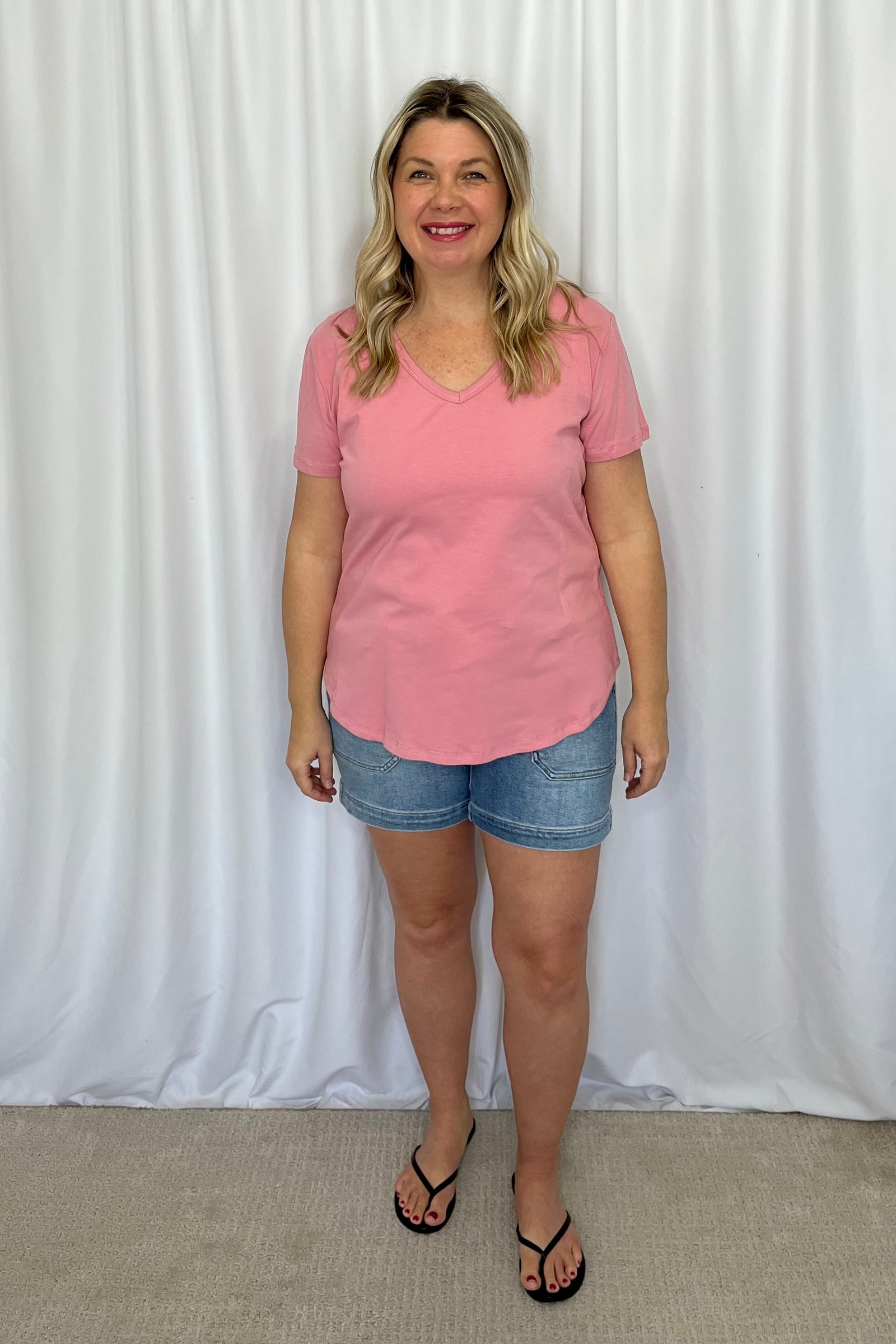 Avalyn V-Neck Tee - Rosey Pink