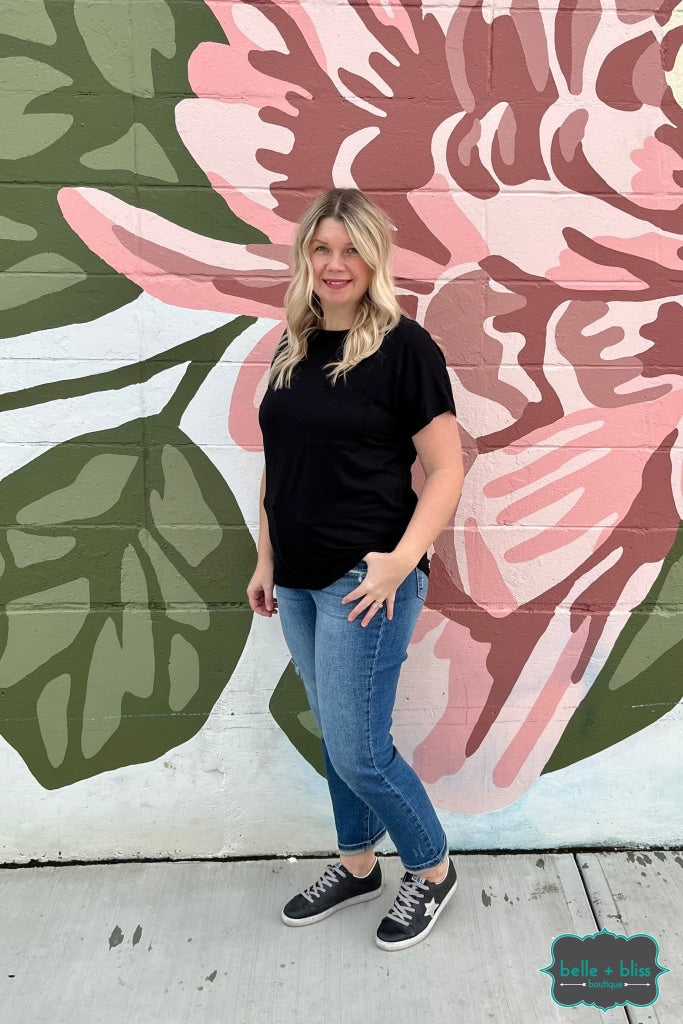 Wynn Everyday Tee - Black Tops & Sweaters